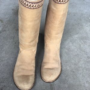 Ugg tall leather boots Swell design